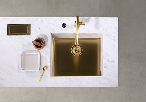 Piani di lavoro a ISOLA/ PENISOLA <br> <br> Corian <br> Betacryl <br> HPL <br> Fenix